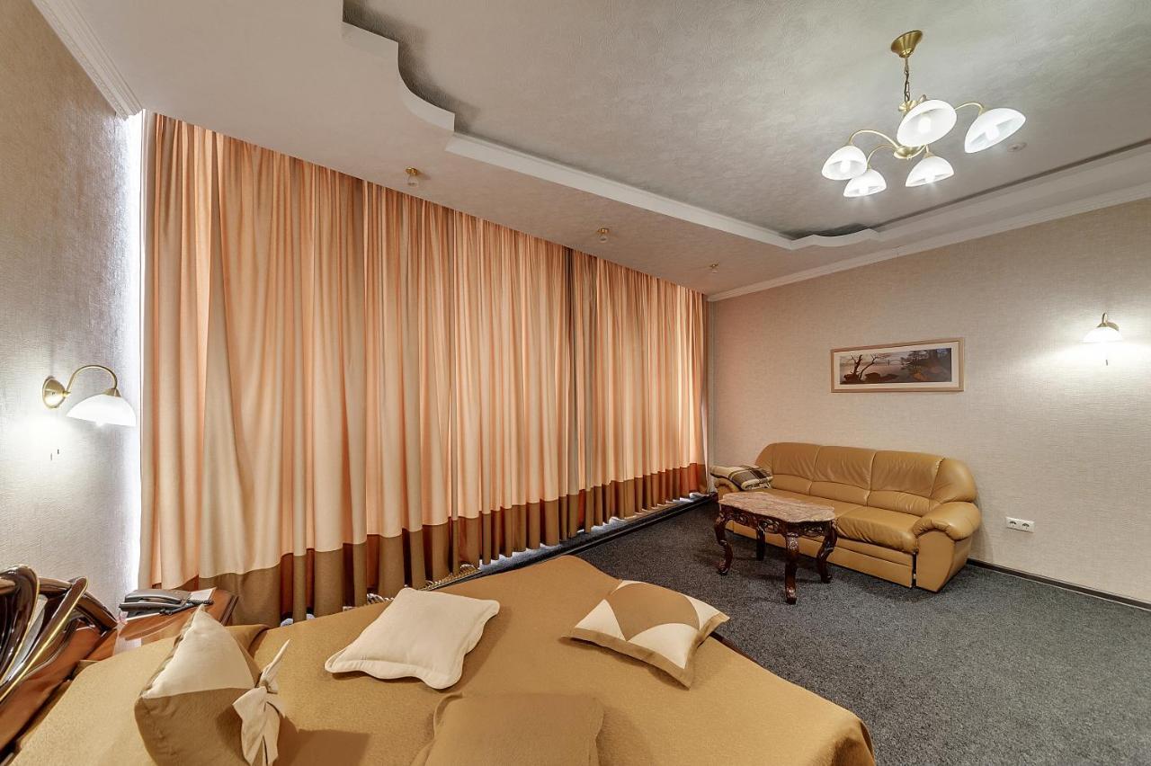 Soborniy Hotel Zaporizhia Buitenkant foto